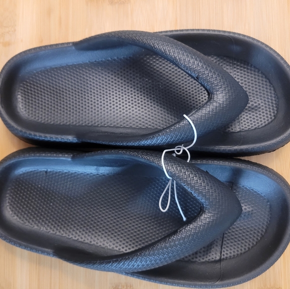 Womens Sootheeze slides and flip flops, a lot of 2! - Picture 3 of 8